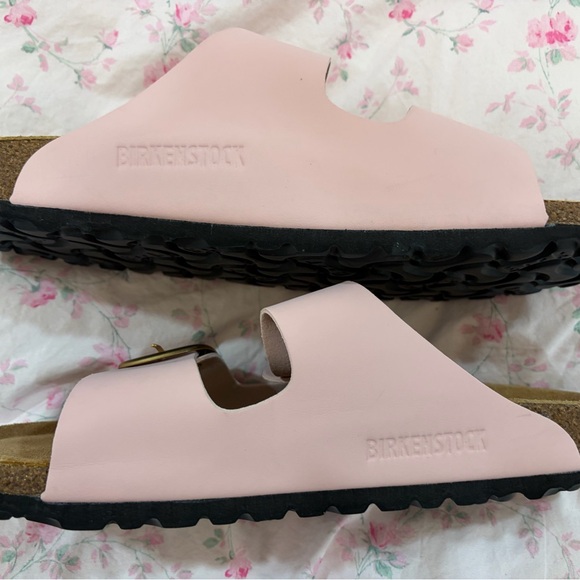 Birkenstock Arizona Sandals in Pale Pink with Gold Buckles BRAND NEW - Picture 4 of 4